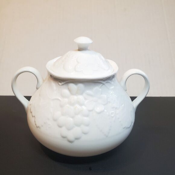 Wedgewood bone china made in England strawberry and vine - Picture 2 of 12